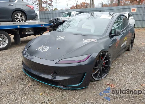 2024 Tesla Model 3 Performance All-Wheel Drive z USA, uszkodzony, nr VIN 5YJ3E1ET8RF871587